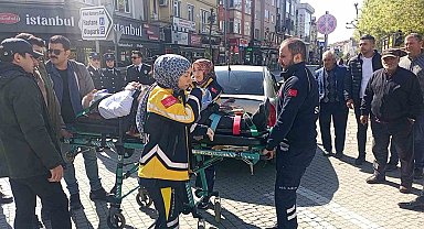 Yolun karşısına geçen yayaya otomobil çarptı: 1 yaralı