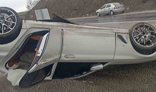 Yozgat'ta lüks otomobil takla attı: 3 yaralı