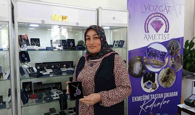 Yozgat'tan çıkan doğal taş, kadınların elinde sanata dönüşüyor
