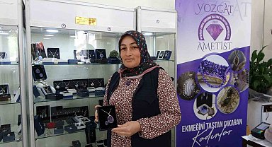Yozgat'tan çıkan doğal taş, kadınların elinde sanata dönüşüyor