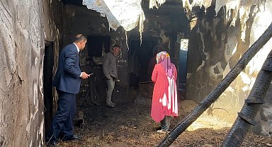 Yüksekova'da çıkan yangında bir ev küle döndü