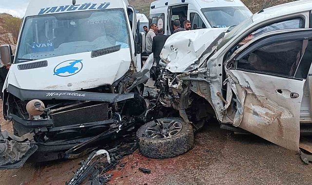 Yüksekova'da trafik kazası: 4 yaralı