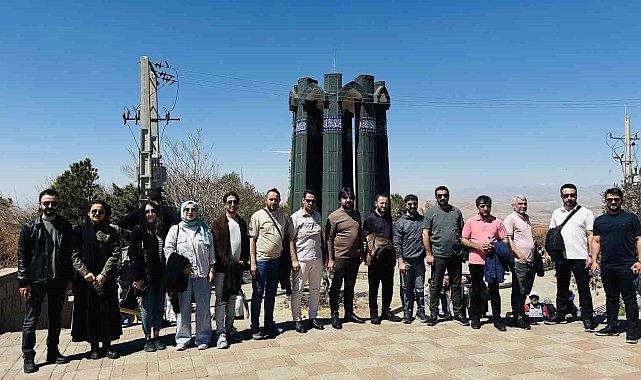 Yüksekovalı grup Tebriz'in tarihi alanlarını gezdi