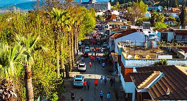 Yüzlerce sporcu İzmir Efes'te dünya mirasına koştu