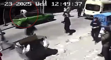 Zeytinburnu'nda deprem esnasında balkondan atlayan genç arabanın üzerine düştü: O anlar kamerada