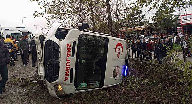Zonguldak'ta ambulans ile otomobil çarpıştı: 6 yaralı