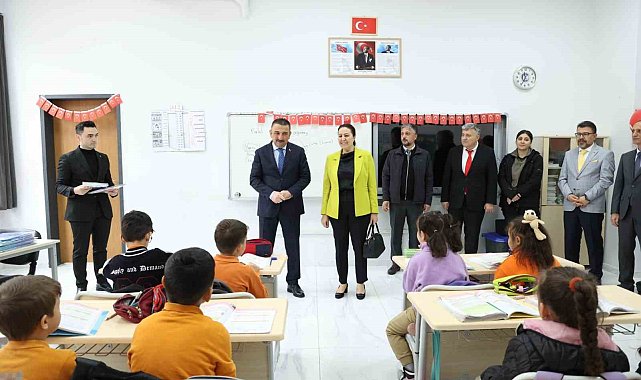 Zonguldak'ta miniklere bilim dergisi hediyesi