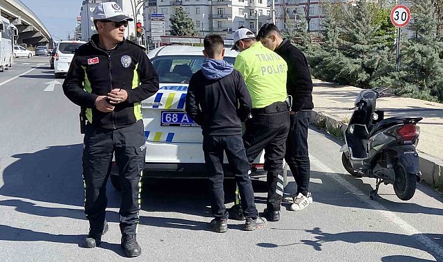 16 yaşında ehliyetsiz, plakasız ve kasksız motora bindi, 54 bin lira ceza yedi