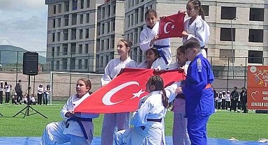 19 Mayıs Atatürk'ü Anma, Gençlik ve Spor Bayramı Ardahan'da coşkuyla kutlandı