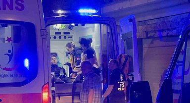 2 otomobil kafa kafaya çarpıştı: 6 yaralı