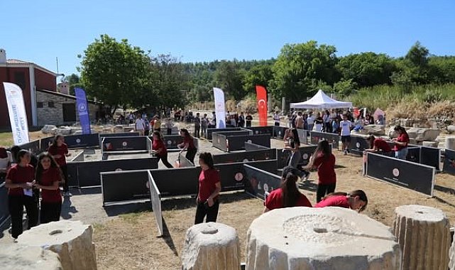 2025 Aile Yılı kapsamında labirent oryantiring etkinliği Stratonikeia Antik Kenti'nde gerçekleştirildi