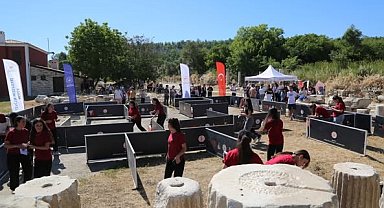 2025 Aile Yılı kapsamında labirent oryantiring etkinliği Stratonikeia Antik Kenti'nde gerçekleştirildi