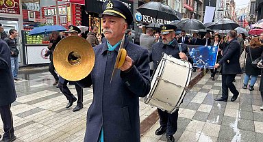 25. Uluslararası Karadeniz Tiyatro Festivali'nin açılışı yağmur altında yapıldı