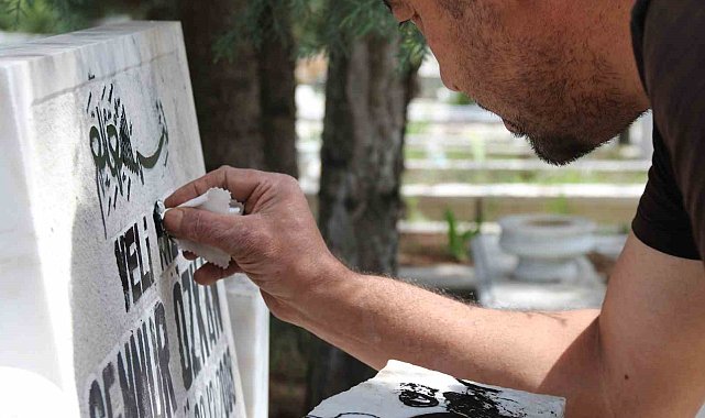 300 mezara gözü gibi bakıyor, Avrupa'dan müşterileri var