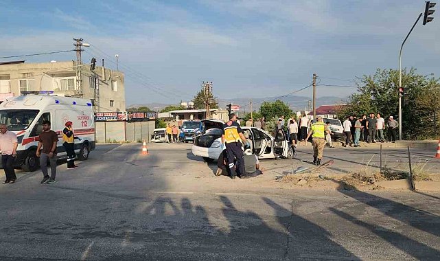 'Kaza kavşağı' olarak anılan yerde yine kaza: Vatandaşlar alt geçit istedi