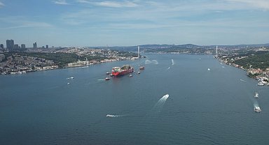 'Osman Gazi' boğazdan Karadeniz'e su fıskiyeleriyle uğurlandı