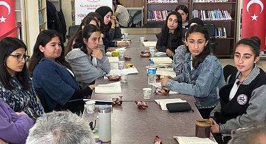 'Yüksekova Okuyor' etkinliğinde öğrenciler kitap içeriklerini tartıştı