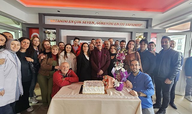 43 yıllık eğitimci emekliliğe böyle uğurlandı