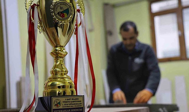 60 yaşında Türkiye Bilardo Şampiyonu mesleğiyle dikkat çekiyor