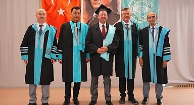60 yaşında üniversite diploması sahibi oldu