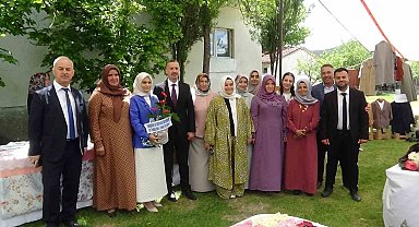 8 kadın halk eğitimde öğrendiği işçilikle, el emeği ürünlerle sergi açtı