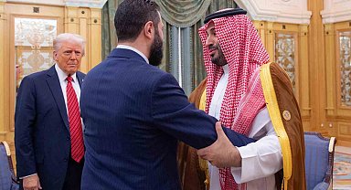 ABD Başkanı Donald Trump ile Suriye Devlet Başkanı Ahmed eş-Şara'nın Riyad'daki görüşmesi başladı.