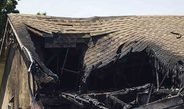 ABD'de yerleşim yerine düşen uçakta 6 kişinin öldüğü doğrulandı