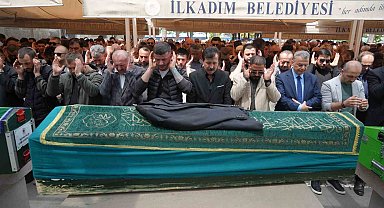 Ablasını kaçırdığı kuzeni tarafından öldürülen gencin tabutunun üzerine damatlığı konuldu