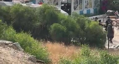 Adana Karataş'ta baraka restoranlar yıkılıyor