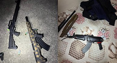 Adana'da EYP ile biri kalaşnikof 6 silah ele geçirildi: 2 tutuklama