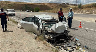 Adıyaman'da otomobil kamyona arkadan çarptı: 1 ölü