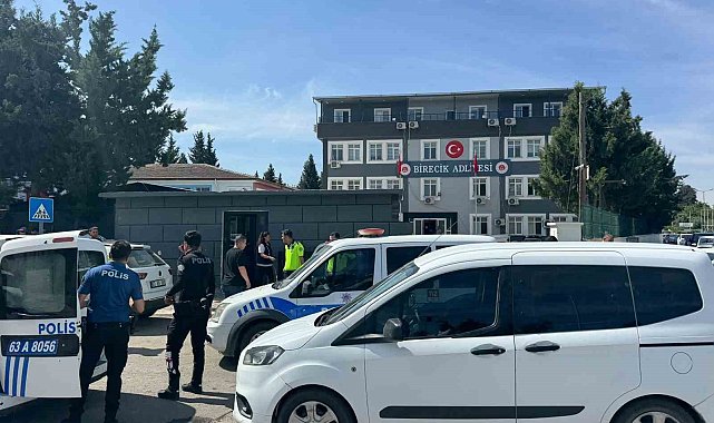 Adliye önünde taşlı sopalı kavga: 5 yaralı