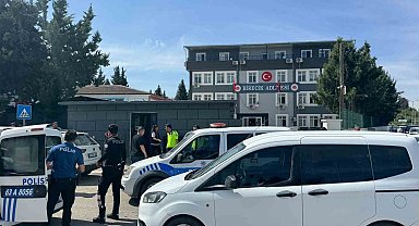 Adliye önünde taşlı sopalı kavga: 5 yaralı