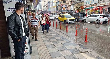 Afyonkarahisar'da beklenen yağış başladı, bir çok kişi zor anlar yaşadı