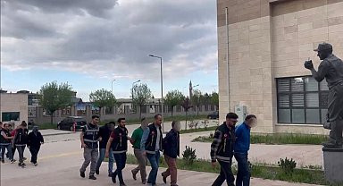 Afyonkarahisar'da fuhuş operasyonu: 4 kişi tutuklandı, 12 kadın kurtarıldı