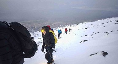 Ağrı Dağı dünyanın dört bir yanından misafirlerini ağırlıyor