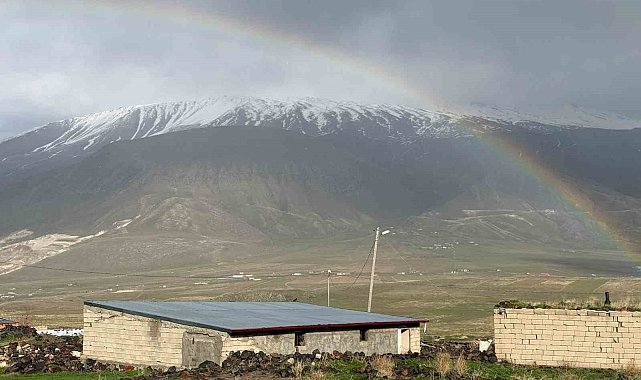 Ağrı Dağı eteklerinde gökkuşağı güzelliği