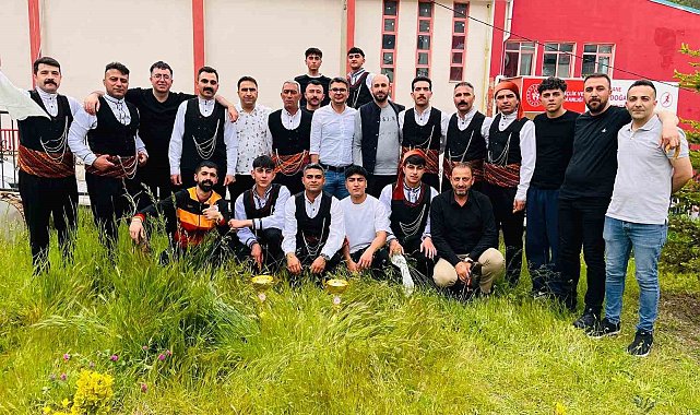 Ağrı ekibi halk oyunları bölge finallerinde birinci oldu