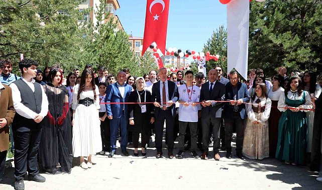 Ağrı Hayrettin Atmaca Anadolu Lisesi'nden 19 proje TÜBİTAK fuarında sergilendi