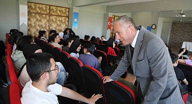 Ağrı Milli Eğitim Müdürü Kökrek'ten YKS öğrencilerine moral ziyareti