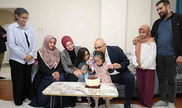 Ağrı Valisi Koç'tan özel gereksinimli Ebrar'a doğum günü sürprizi