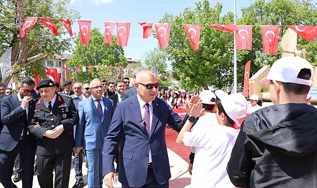 Ağrı'da 19 Mayıs, kortej yürüyüşü ve sportif etkinliklerle kutlandı