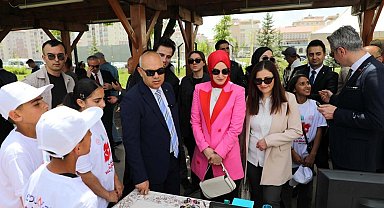 Ağrı'da "Geleneksel Bilim Dolu Günler" bilim şenliği büyük bir coşkuyla başladı