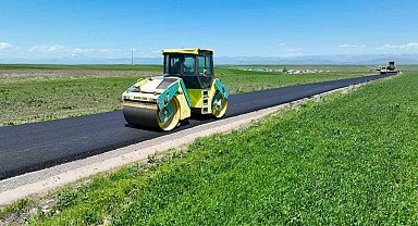 Ağrı'da Yukarı Ağadeve köyünde BSK asfalt yol çalışması tamamlandı