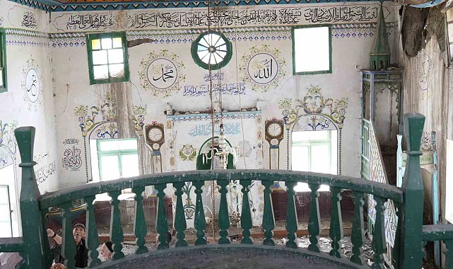 Ahşap işçiliği ile dikkat çeken cami yıkılma tehlikesiyle karşı karşıya