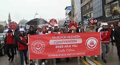 Aile yılı kortej yürüyüşü yağmura rağmen gerçekleşti