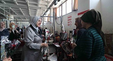AK Parti Genel Merkez Kadın Kolları Başkanı Ercan, tekstil fabrikasında kadın işçilerle bir araya geldi