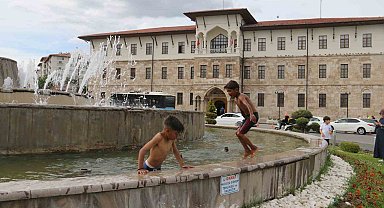 Akan trafiğin arasında tehlikeli serinlik