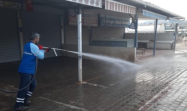 Akbük Semt Pazarı, belediye ekiplerince temizlendi
