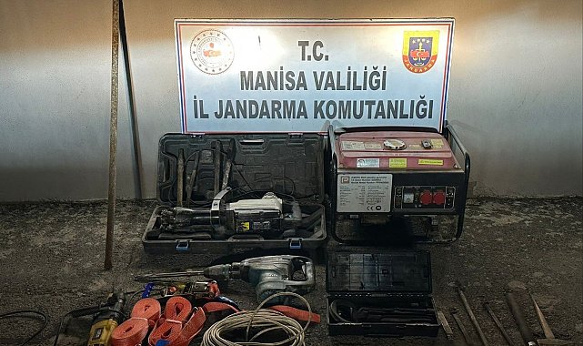 Akhisar'da kaçak kazı yapan 2 şüpheli suçüstü yakalandı